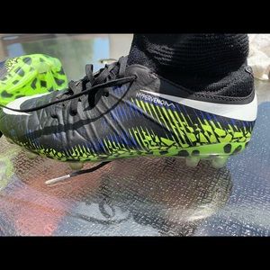 Soccer shoes